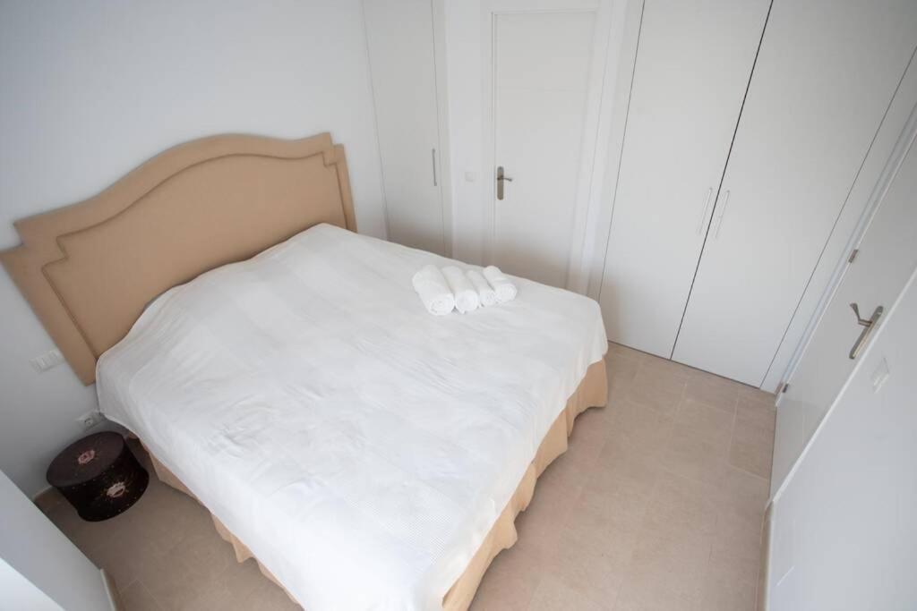 New Fantastic Location 2 Bed, 2 Bath 150m From The Beach, Central *