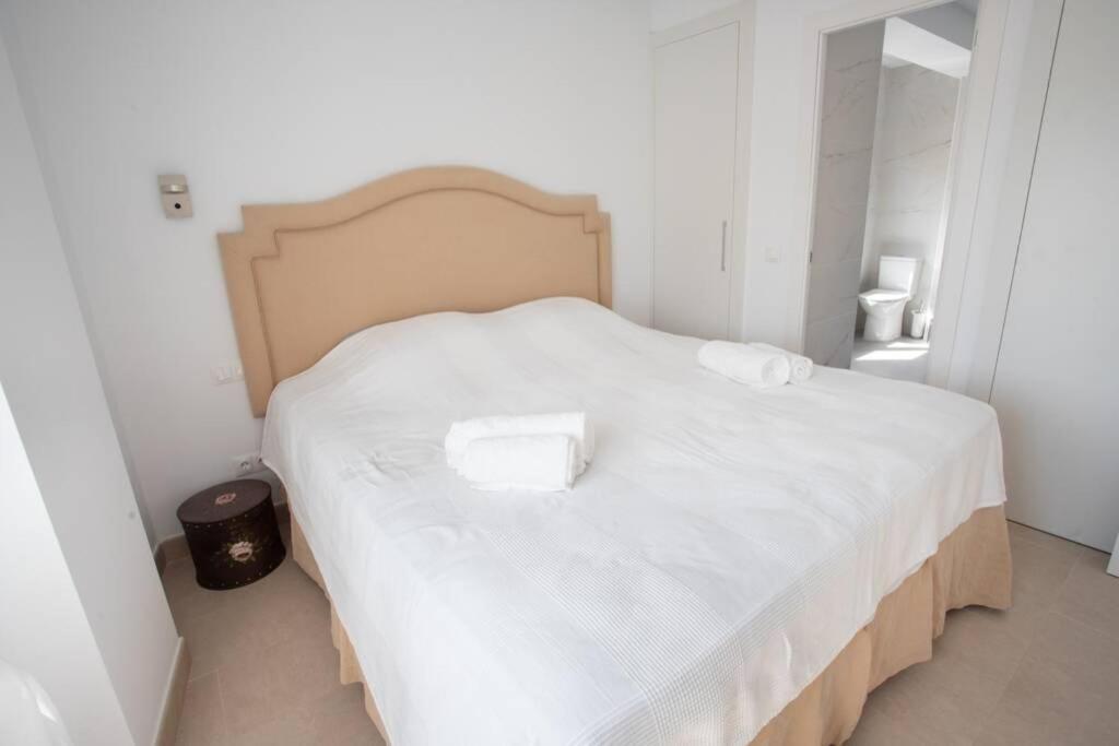 New Fantastic Location 2 Bed, 2 Bath 150m From The Beach, Central * Estepona