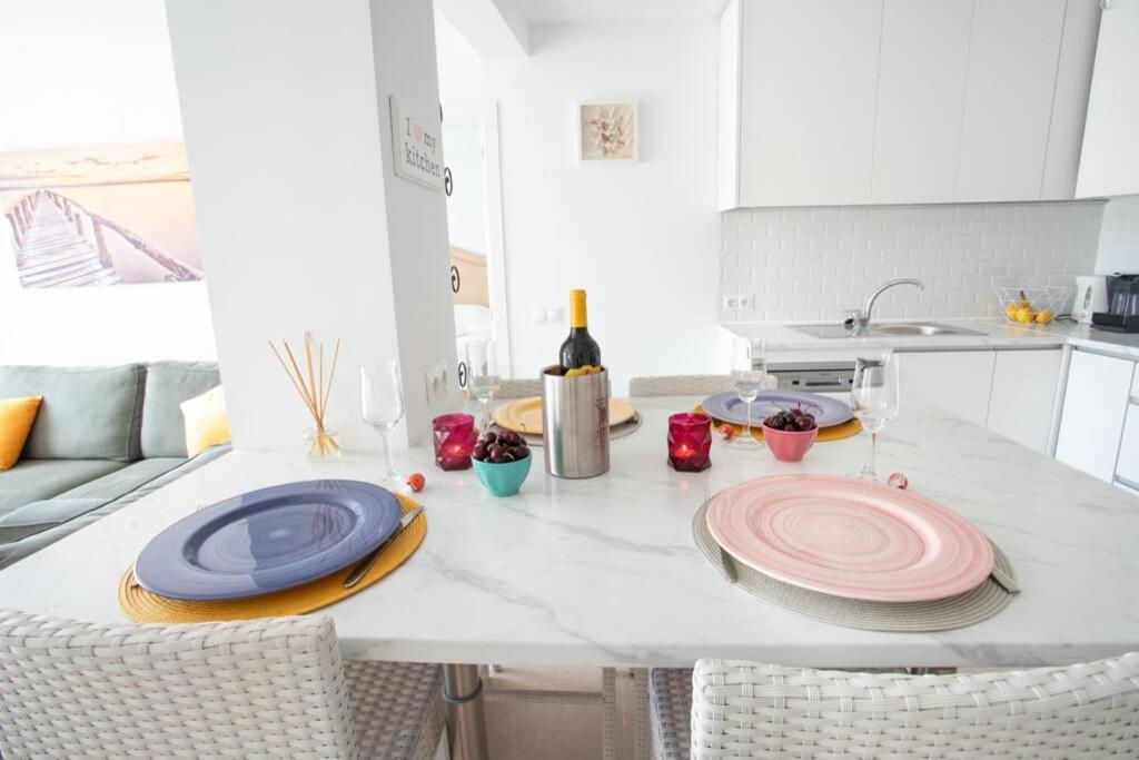 Apartment New Fantastic Location 2 Bed, 2 Bath 150m From The Beach, Central