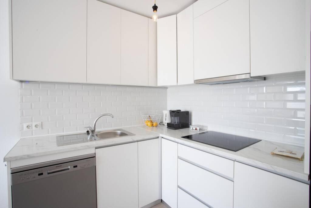 New Fantastic Location 2 Bed, 2 Bath 150m From The Beach, Central Estepona