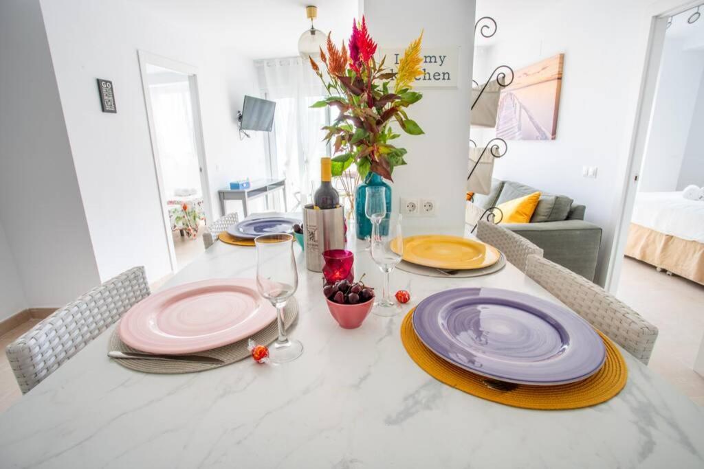 New Fantastic Location 2 Bed, 2 Bath 150m From The Beach, Central Apartment *