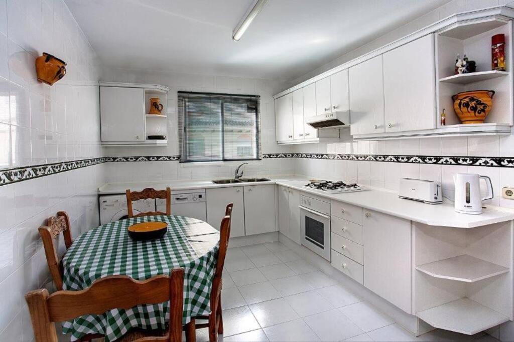 Front Line Apartment, Close To Everything.. Appartement Estepona
