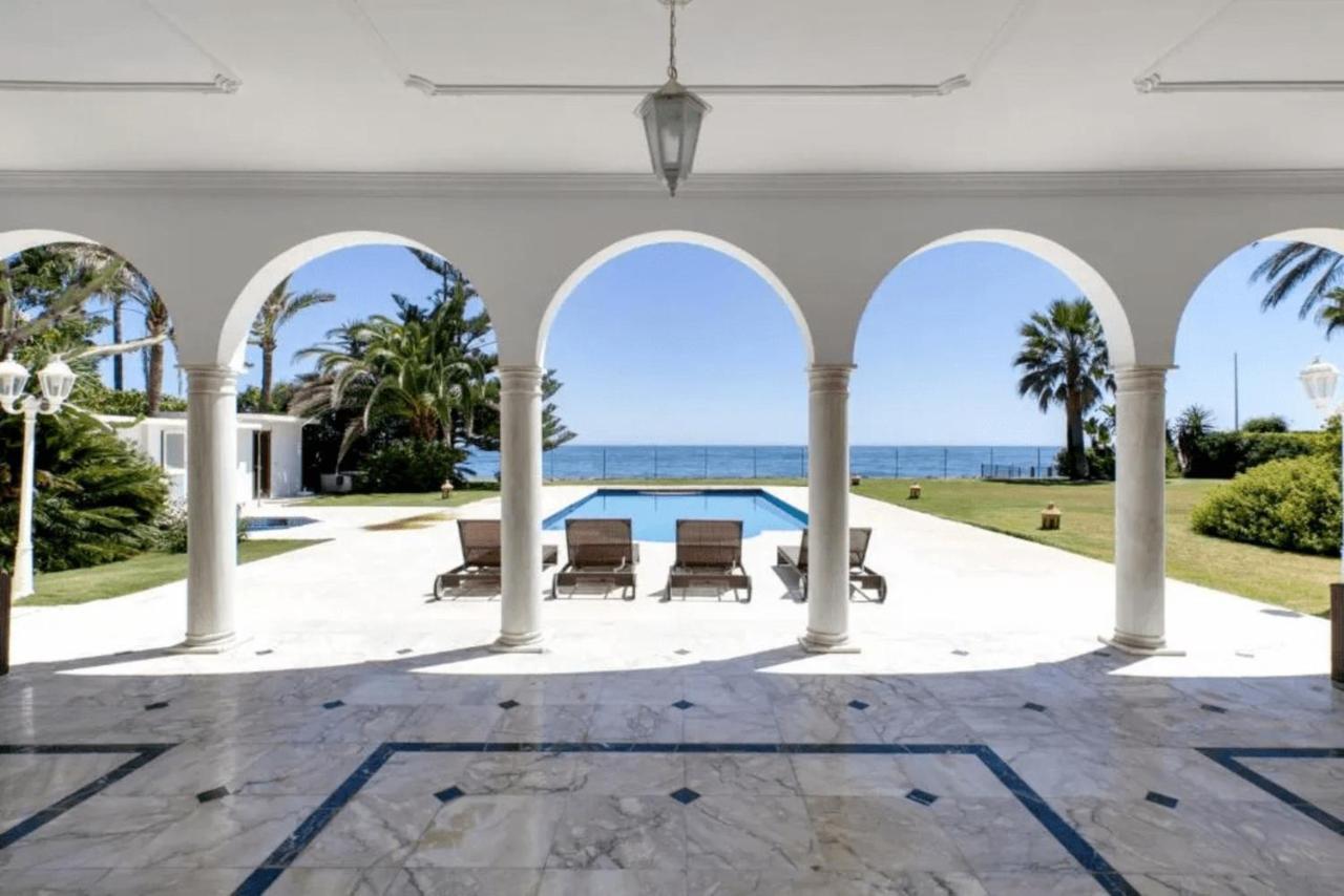 The Palace Marbella - Lavish Beachfront Villa Estepona