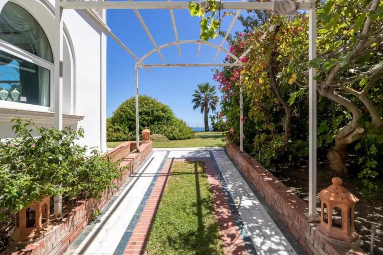 Villa The Palace Marbella - Lavish Beachfront