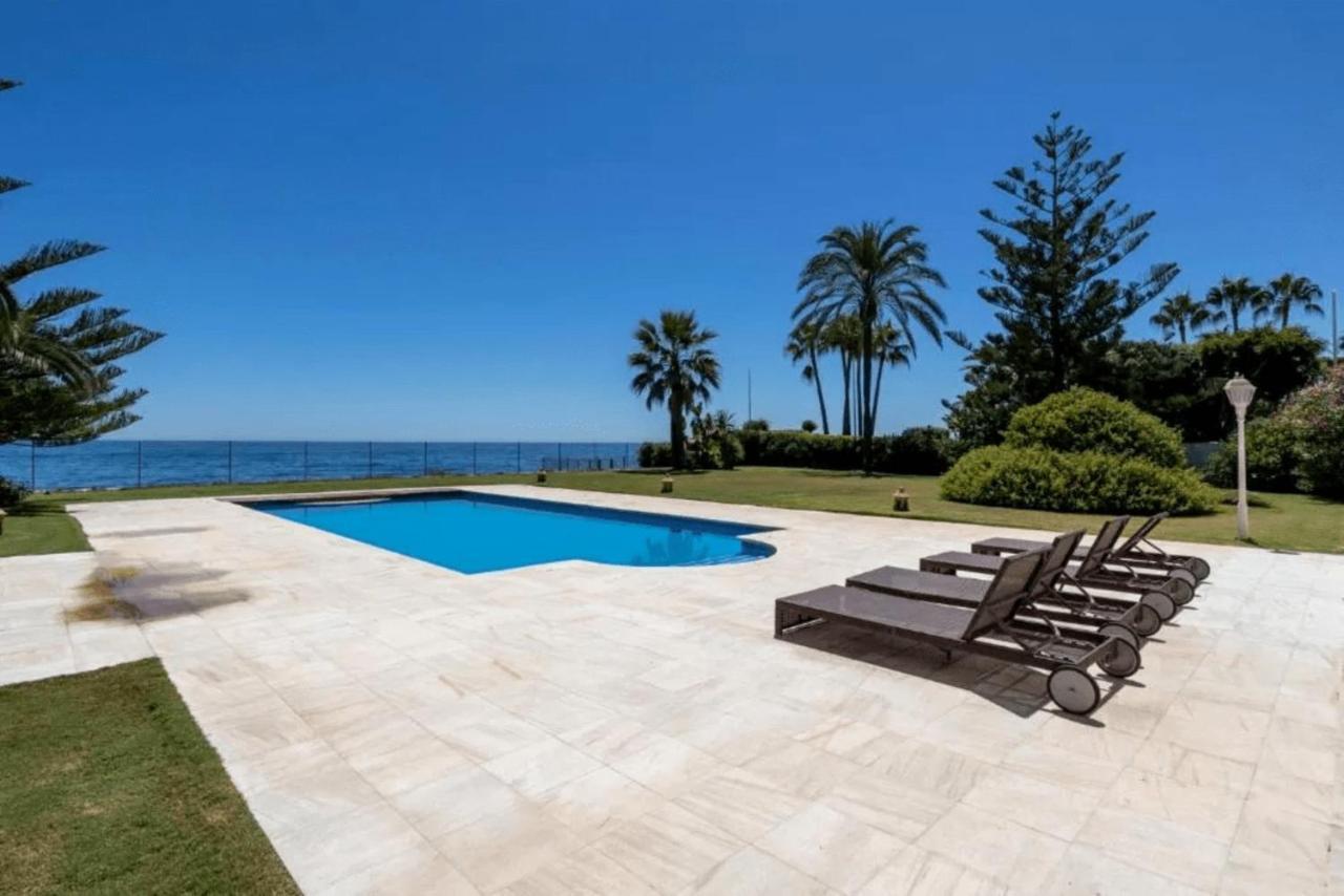 The Palace Marbella - Lavish Beachfront Villa Estepona