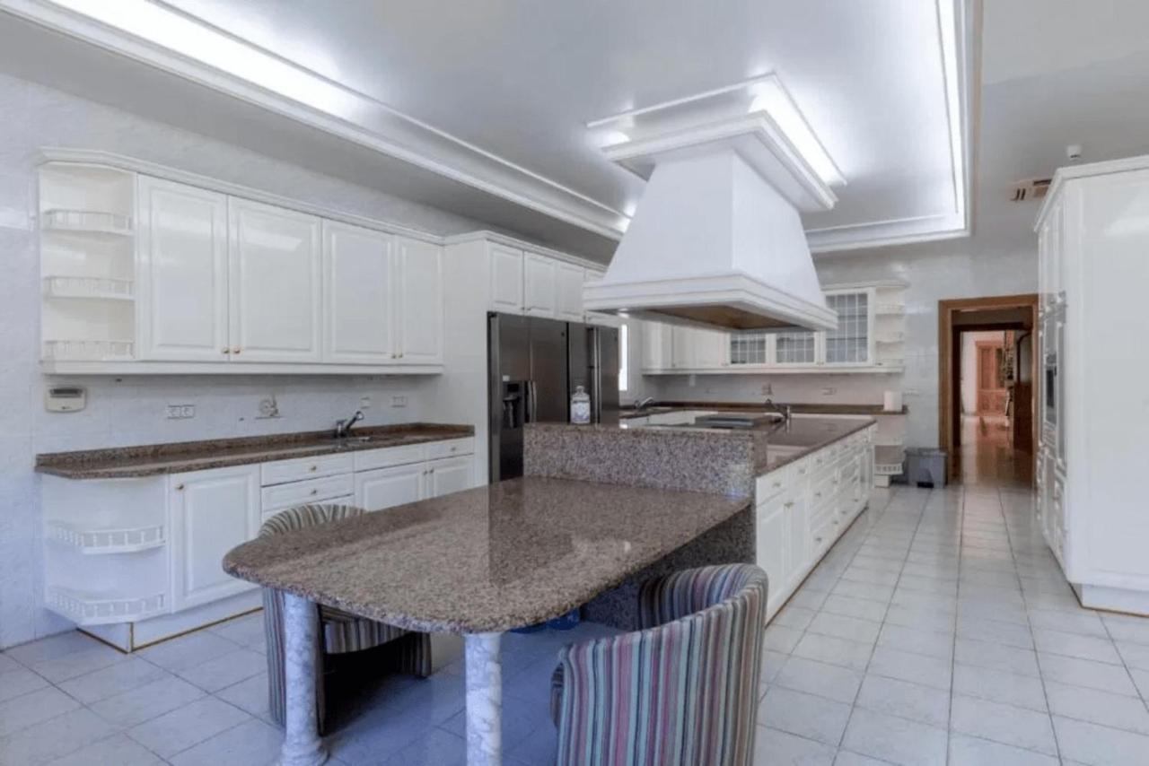The Palace Marbella - Lavish Beachfront Villa *