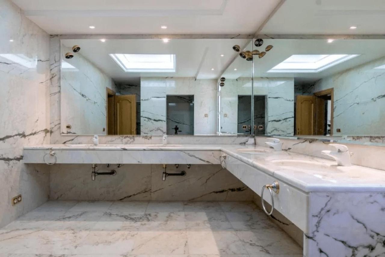 Villa The Palace Marbella - Lavish Beachfront *