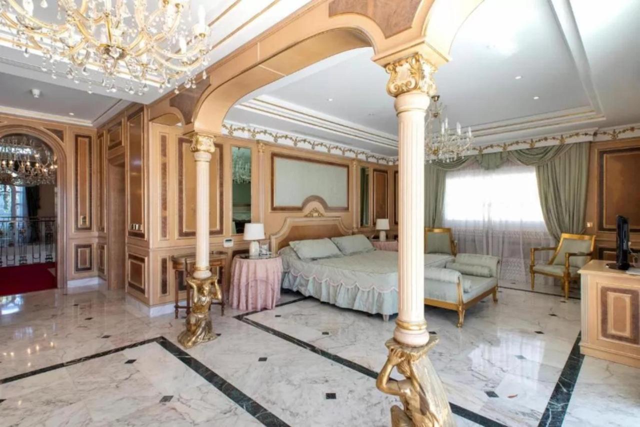 The Palace Marbella - Lavish Beachfront Villa *