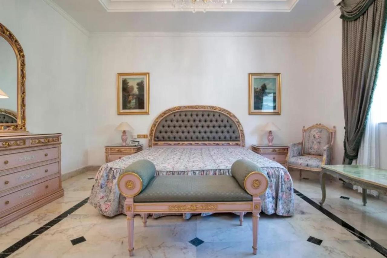 The Palace Marbella - Lavish Beachfront Villa Estepona