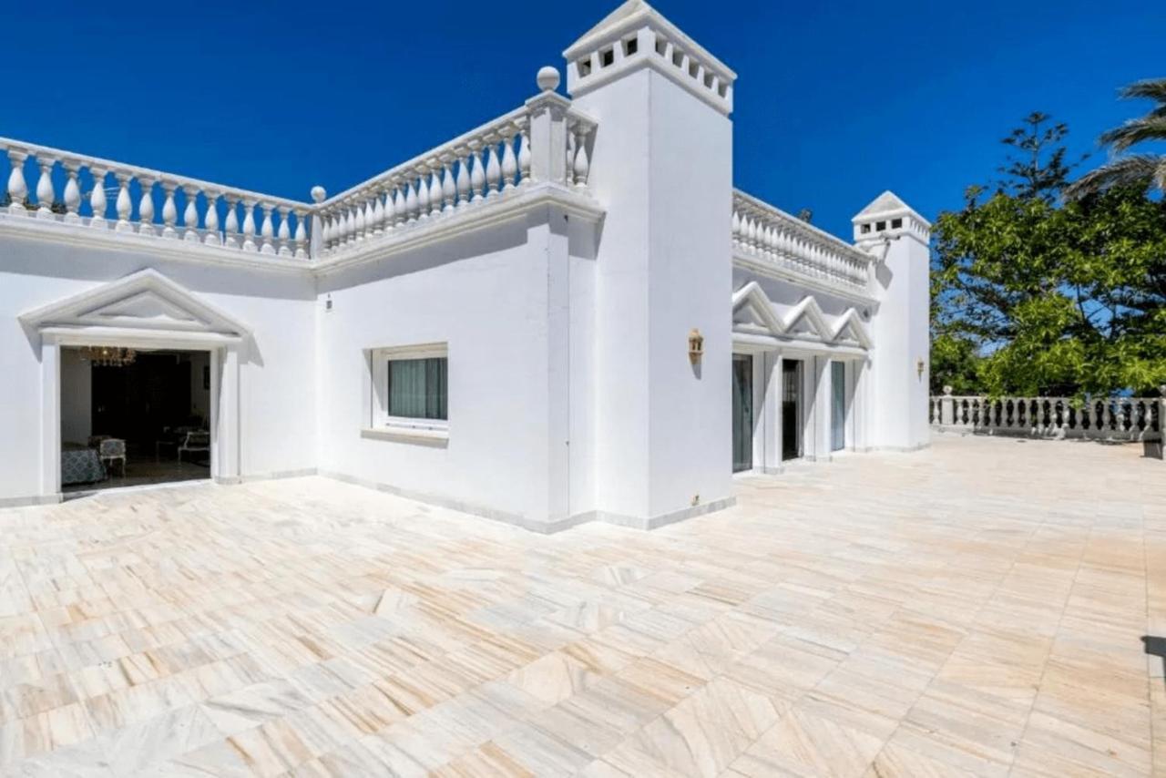 The Palace Marbella - Lavish Beachfront Villa Estepona