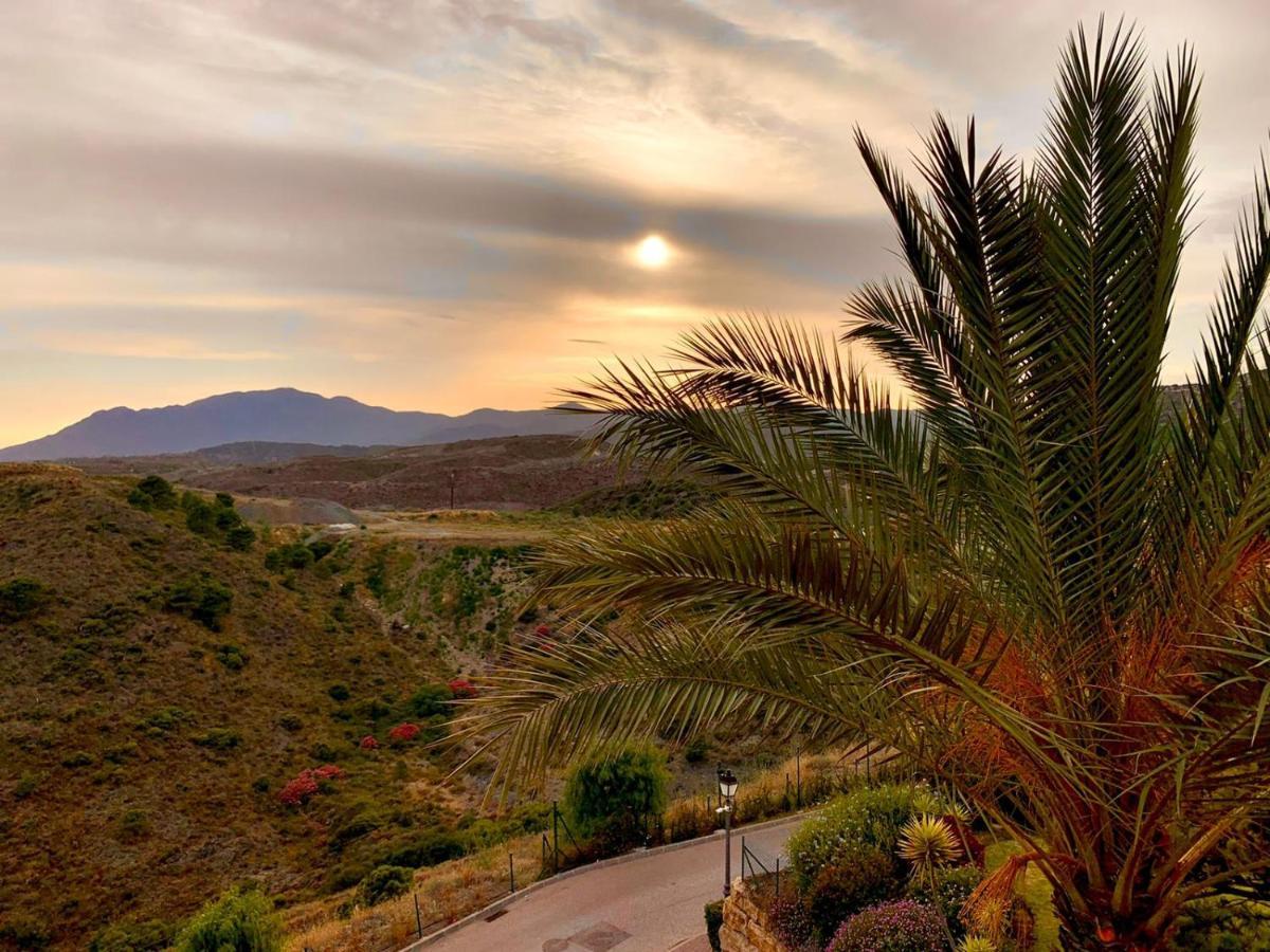 Quartiers Marbella Penthouse In Hacienda Cifuentes Benahavis Apartamento Estepona