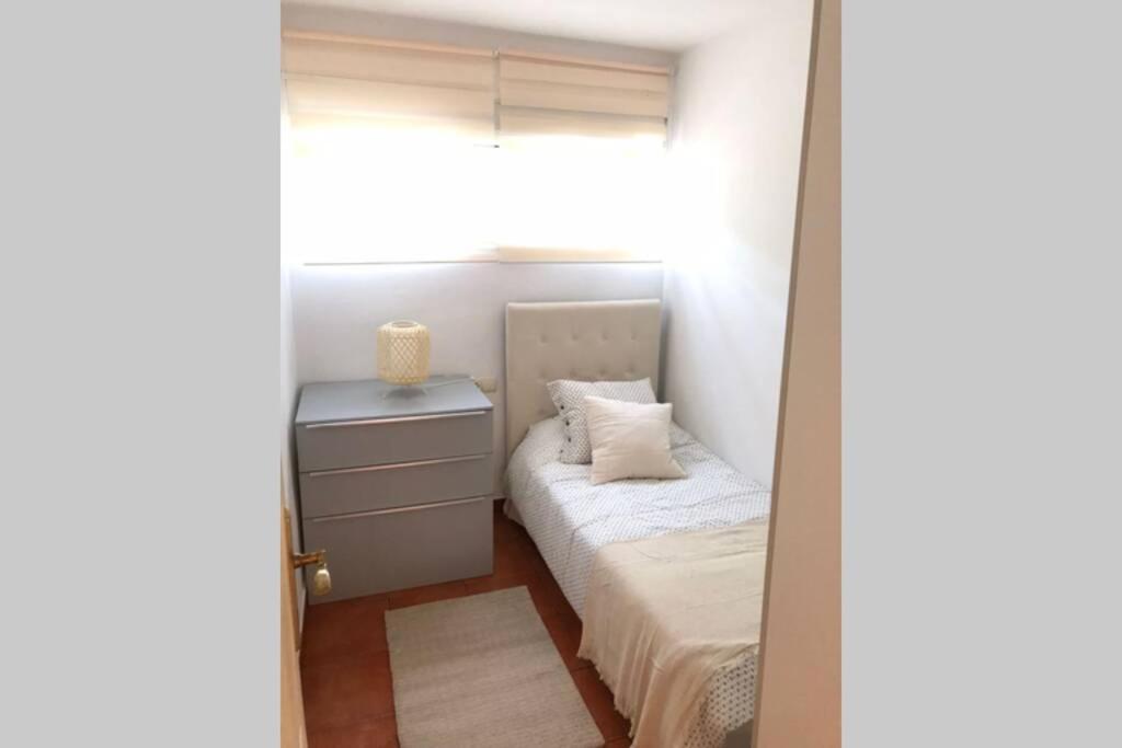 Apartamento En Urbanizacion Parque Antena, Estepona, Totalmente Renovado * Estepona