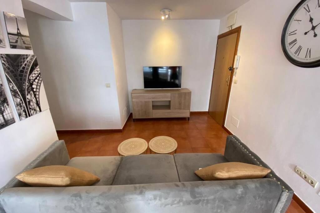 Apartamento En Urbanizacion Parque Antena, Estepona, Totalmente Renovado