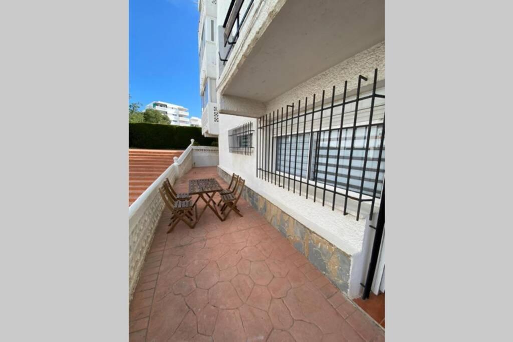 Apartamento En Urbanizacion Parque Antena, Estepona, Totalmente Renovado