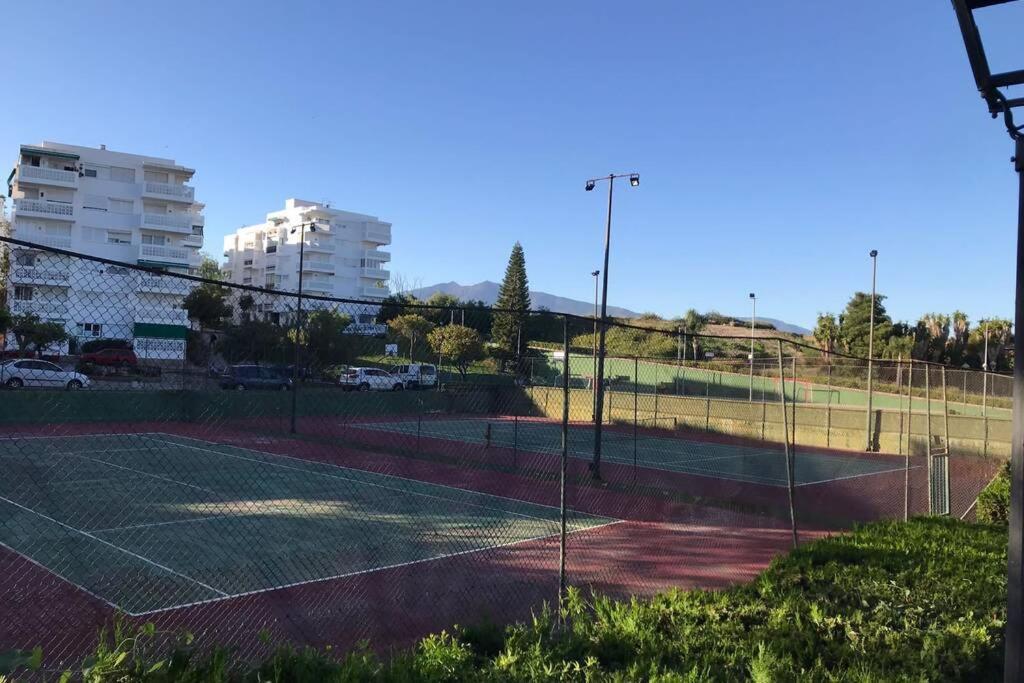 Apartamento En Urbanizacion Parque Antena, Estepona, Totalmente Renovado Estepona