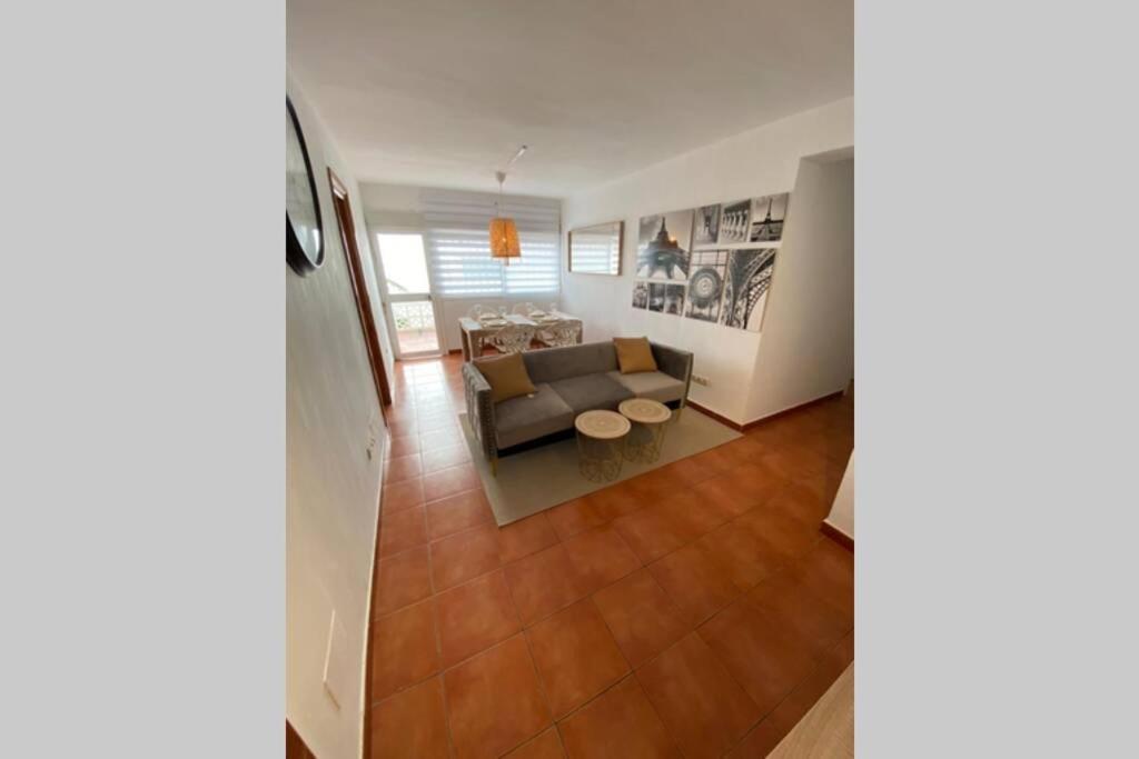 Apartamento En Urbanizacion Parque Antena, Estepona, Totalmente Renovado Appartement