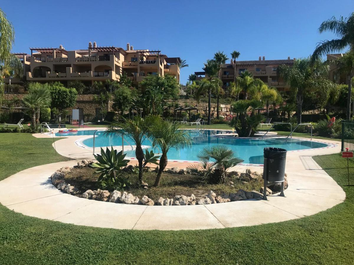 Luxury In Benahavis With Amazing Views *