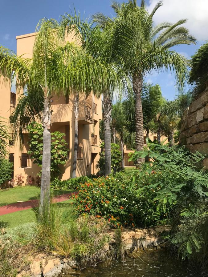 Luxury In Benahavis With Amazing Views *