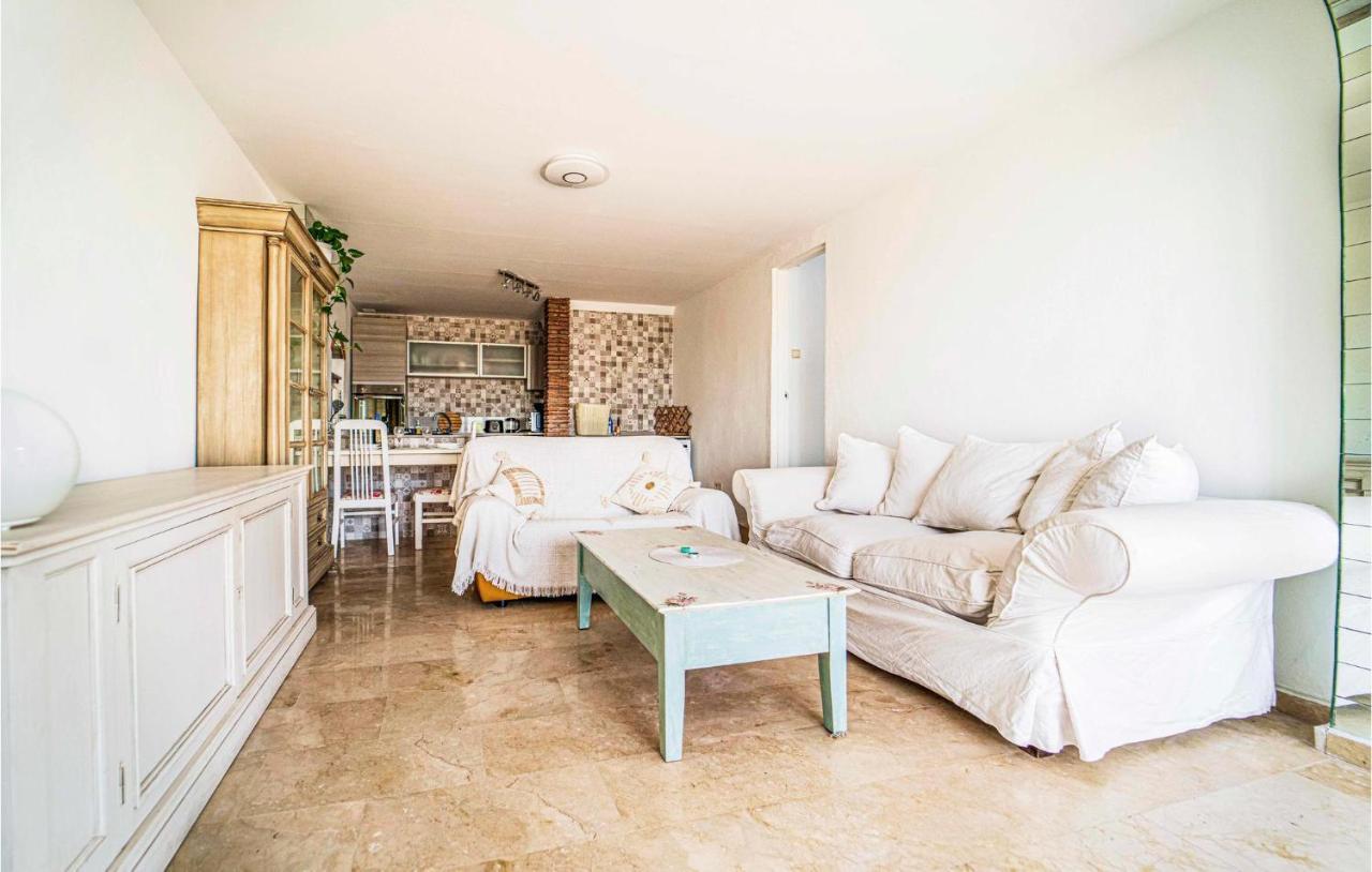 3 Bedroom Gorgeous In Casa de férias Estepona