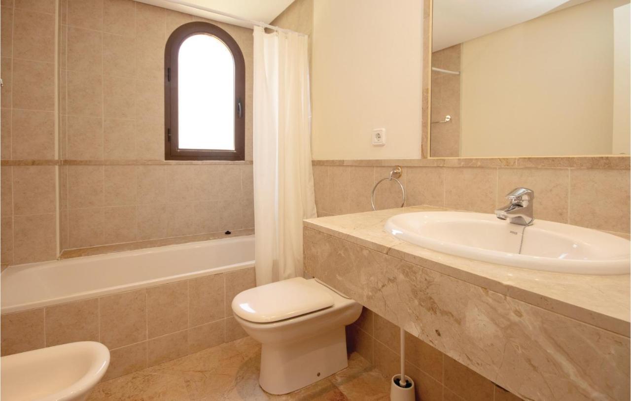 Beautiful Apartment In Estepona With 3 Bedrooms, Outdoor Swimming Pool And Swimming Pool Apartment *