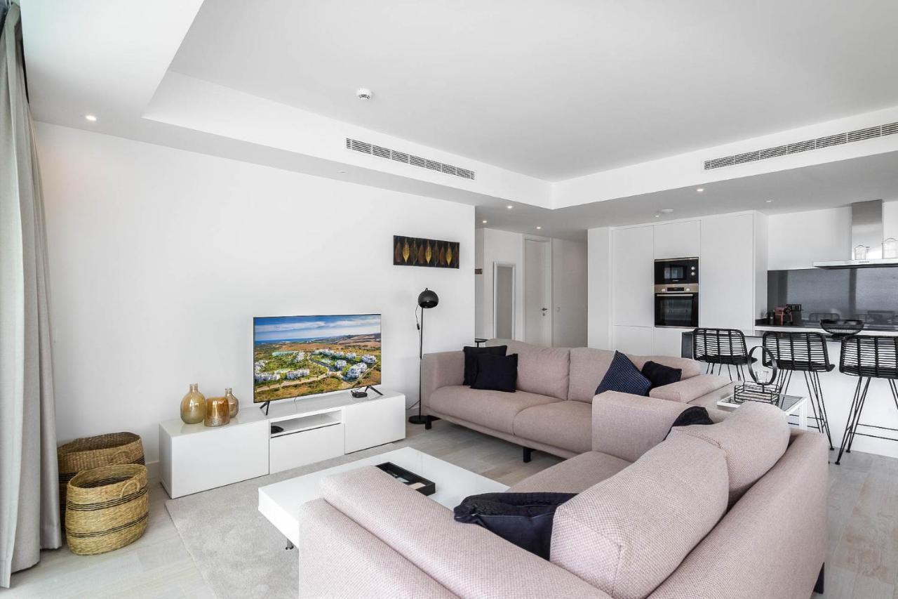 Al-1514 - 3 Bedrooms Apartment *