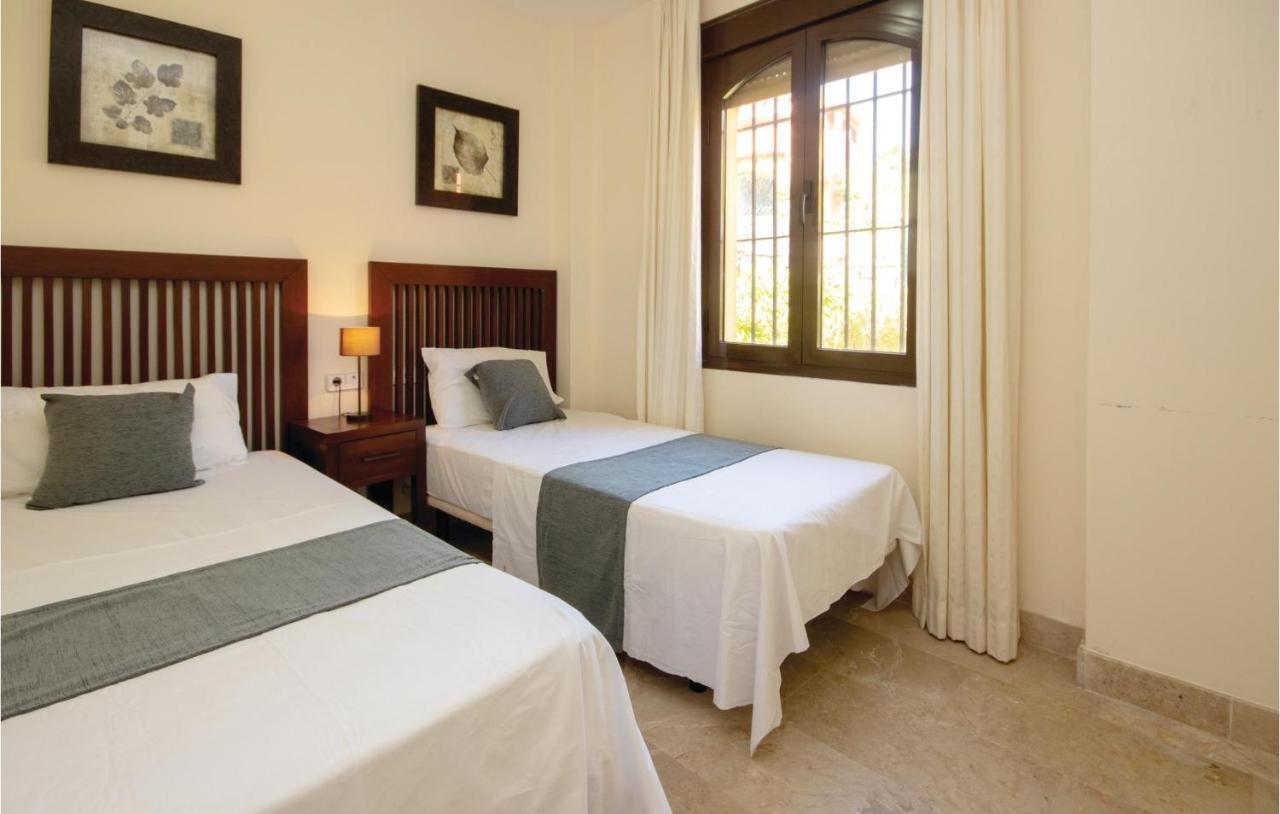 Beautiful Apartment In Estepona With 3 Bedrooms, Outdoor Swimming Pool And Swimming Pool Apartment *