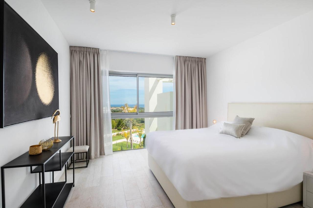 Al-1514 - 3 Bedrooms Apartment Estepona