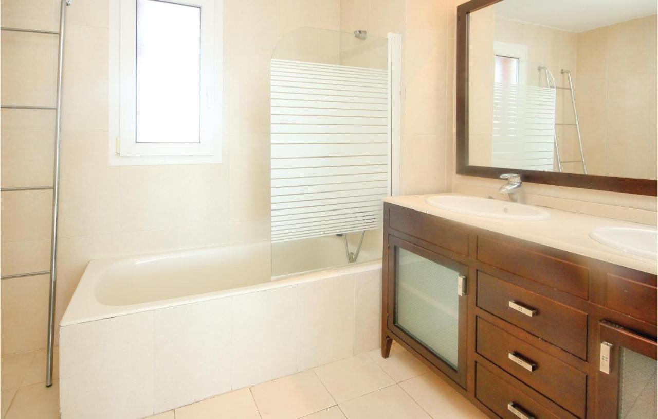 Apartment 2 Bedroom Cozy Apartment In Estepona *