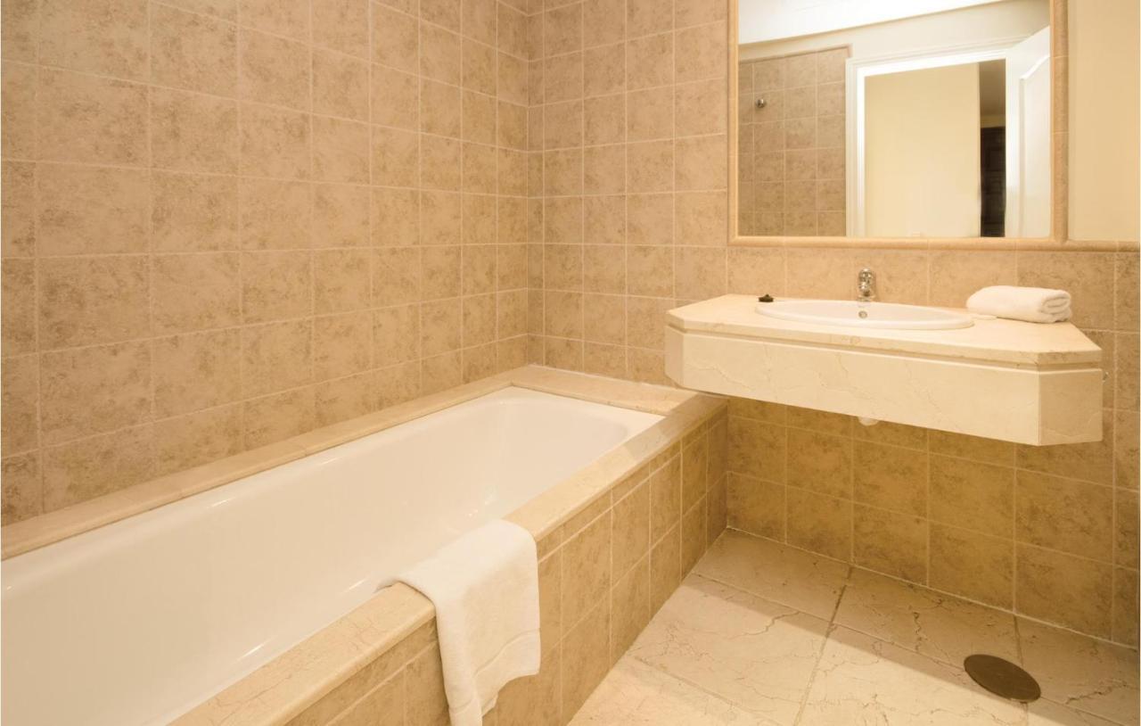 Nice Apartment In Benahavs With 2 Bedrooms, Wifi And Swimming Pool Apartment