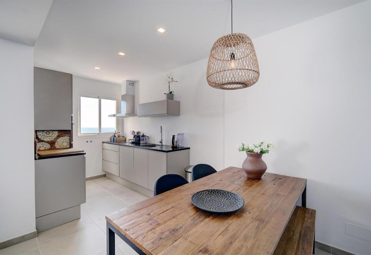 Boulevard Renovated Iberia Apartment *