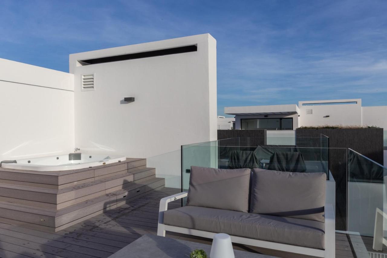 The Island, Estepona, Casa 6 Luxury Beachfront Holiday home