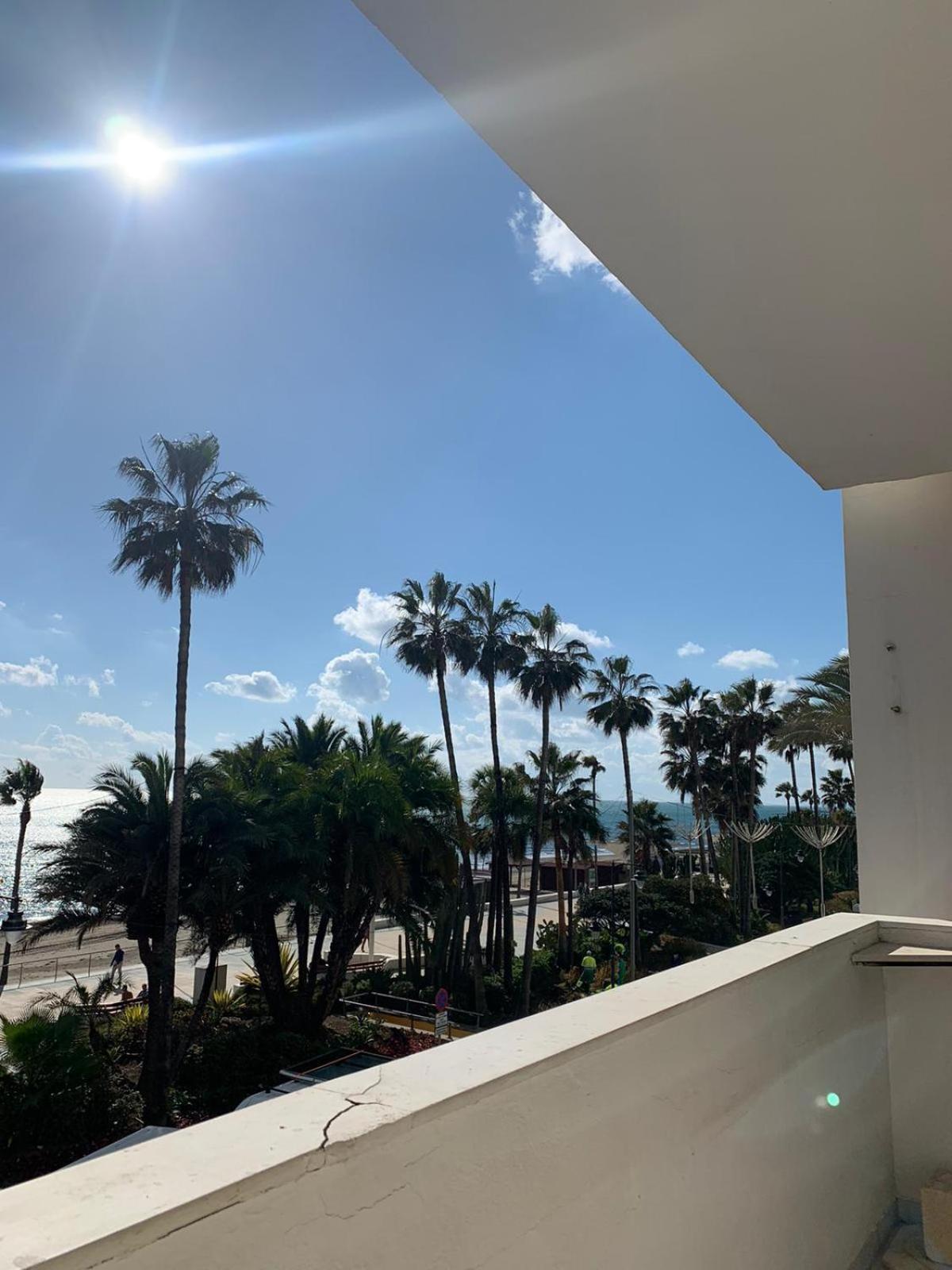 Beachfront Primera Linea De Playa En Casco Antiguo Apartment Estepona