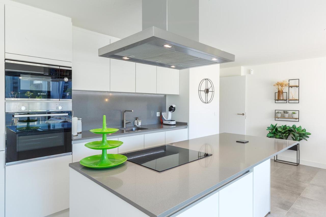 Luxury With 3 Bedrooms Apartment Estepona