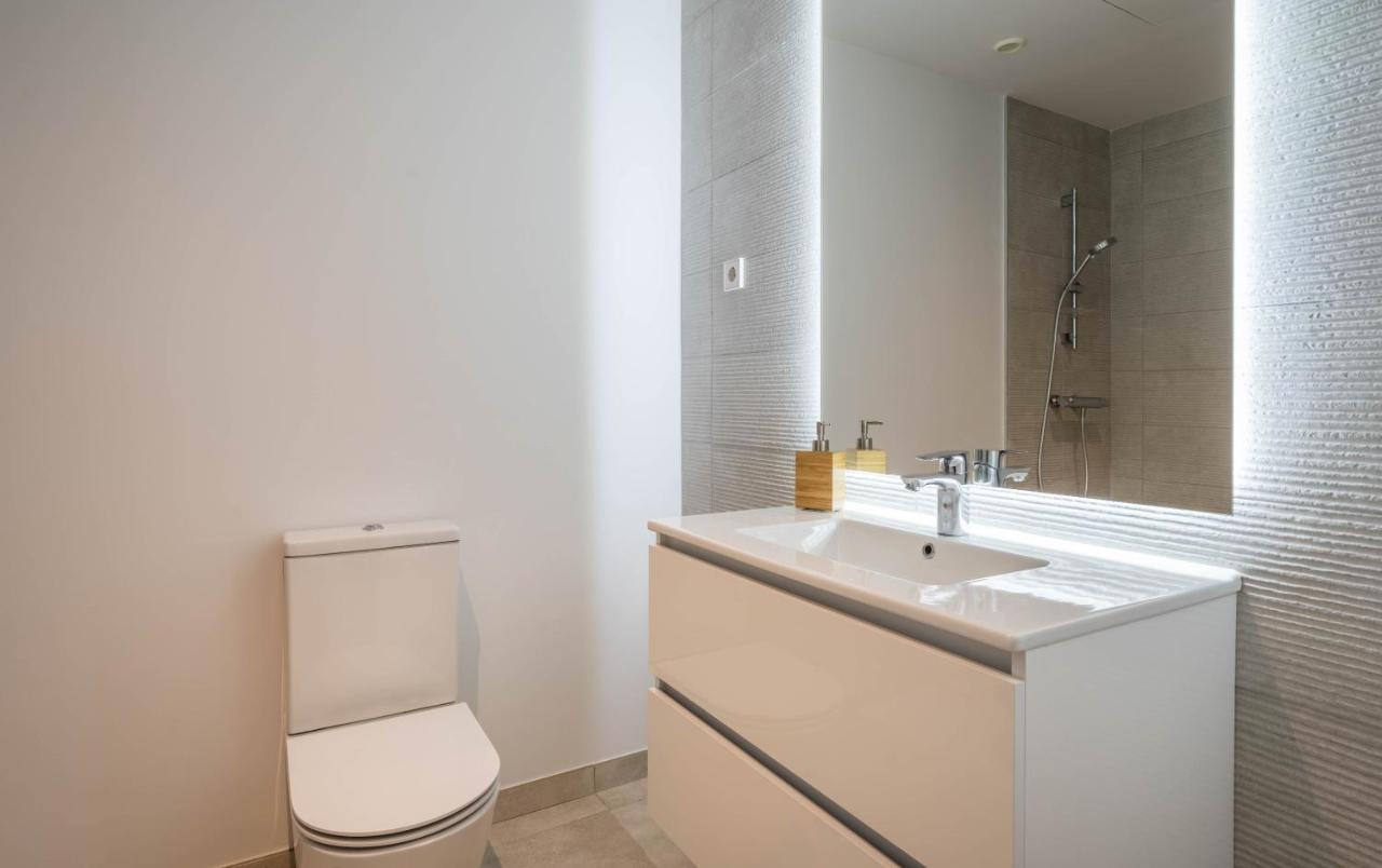 Ar 17 South Bay Apartment