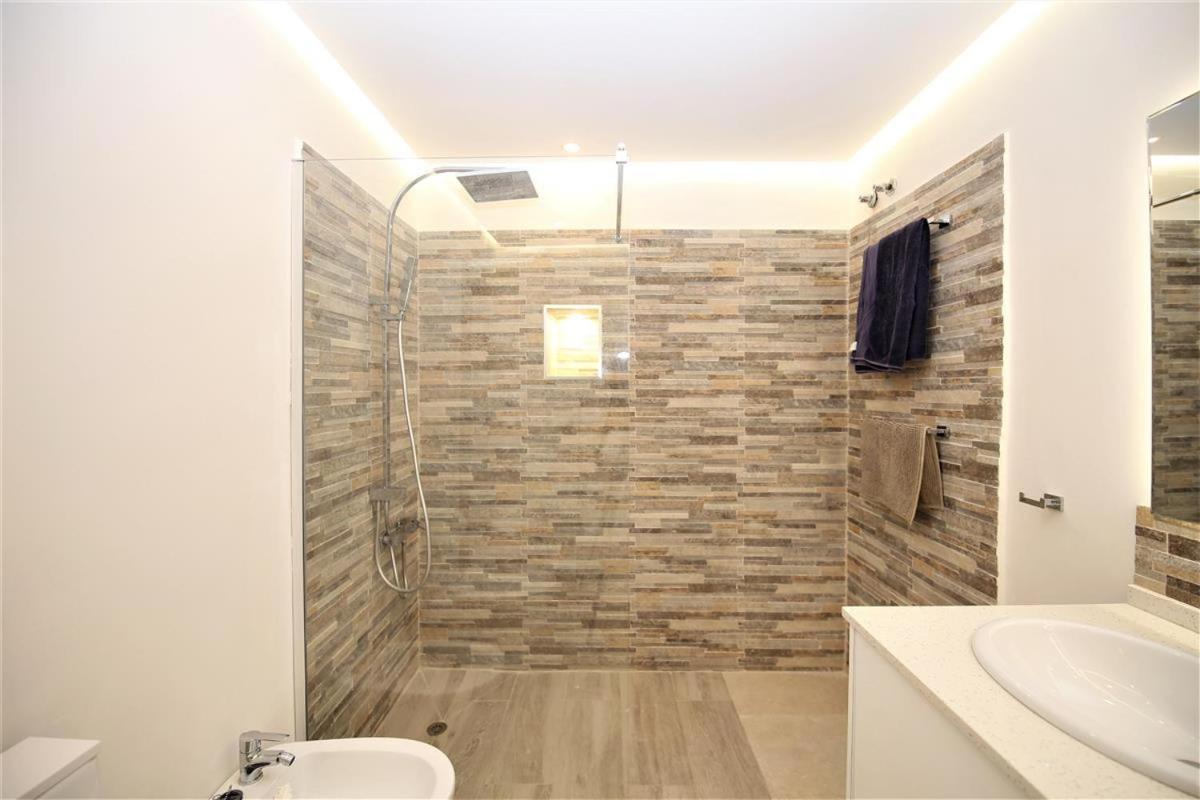 Appartement -frontline- Large, 1st Floor Modern Apartment-puerto Paraiso Estepona