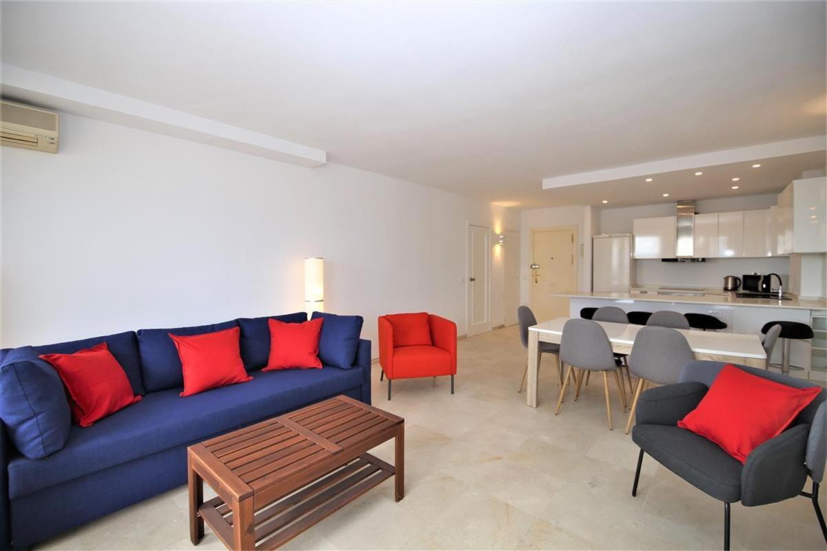 -frontline- Large, 1st Floor Modern Apartment-puerto Paraiso Appartement