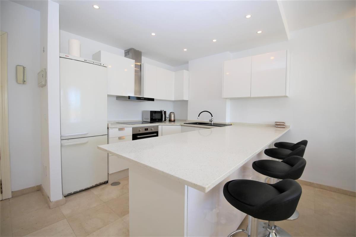 -frontline- Large, 1st Floor Modern Apartment-puerto Paraiso *