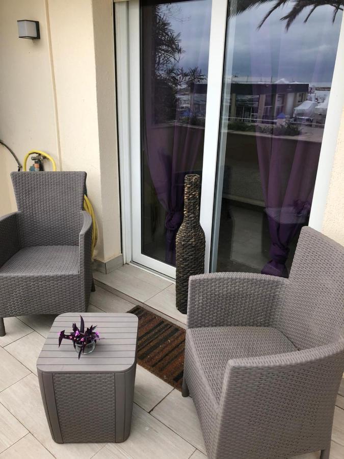 -frontline- Large, 1st Floor Modern Apartment-puerto Paraiso *