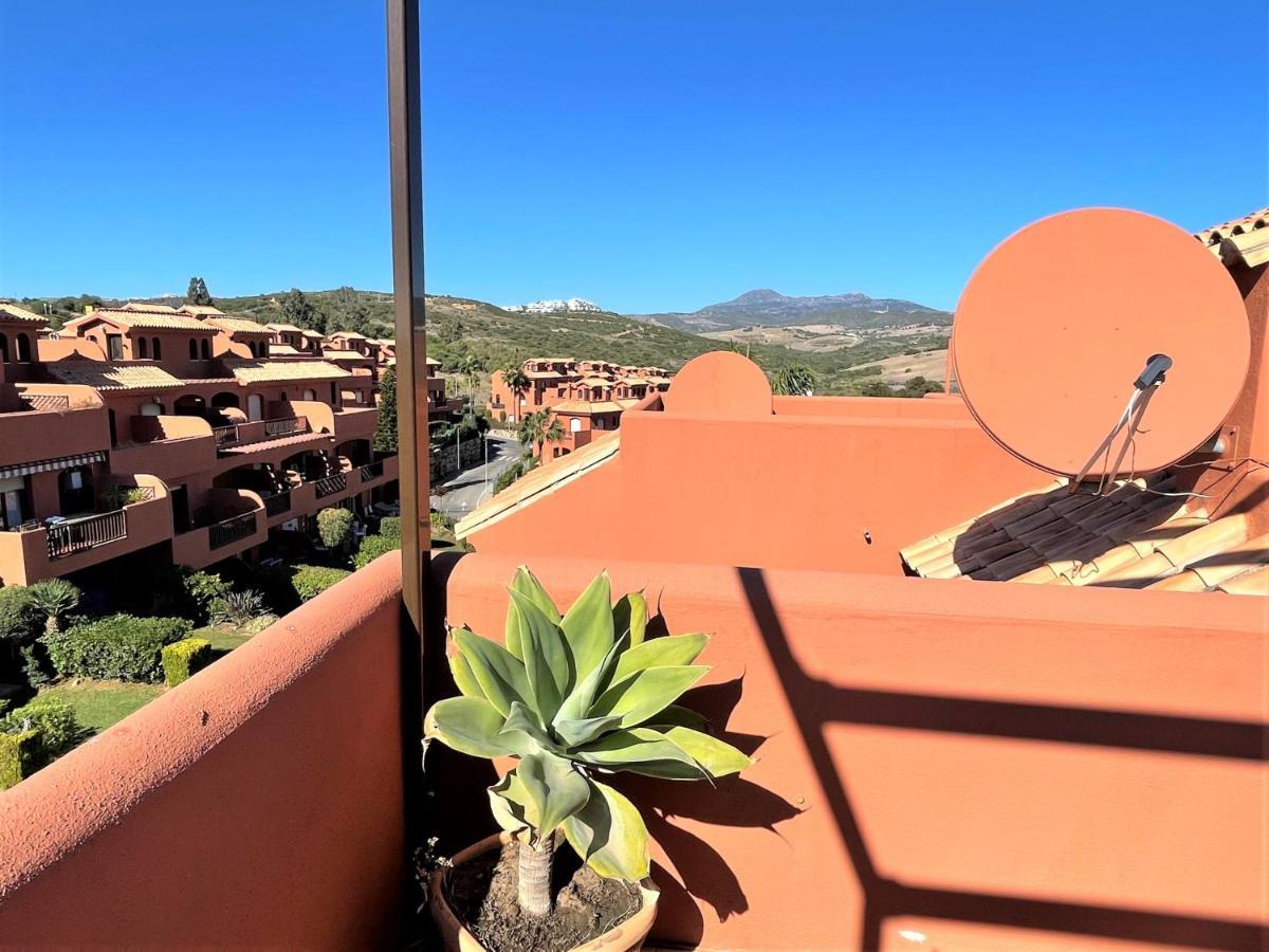 Amplio Y Moderno En Con Preciosas Vistas 360º Al Mar Y La Montaña Apartamento Estepona