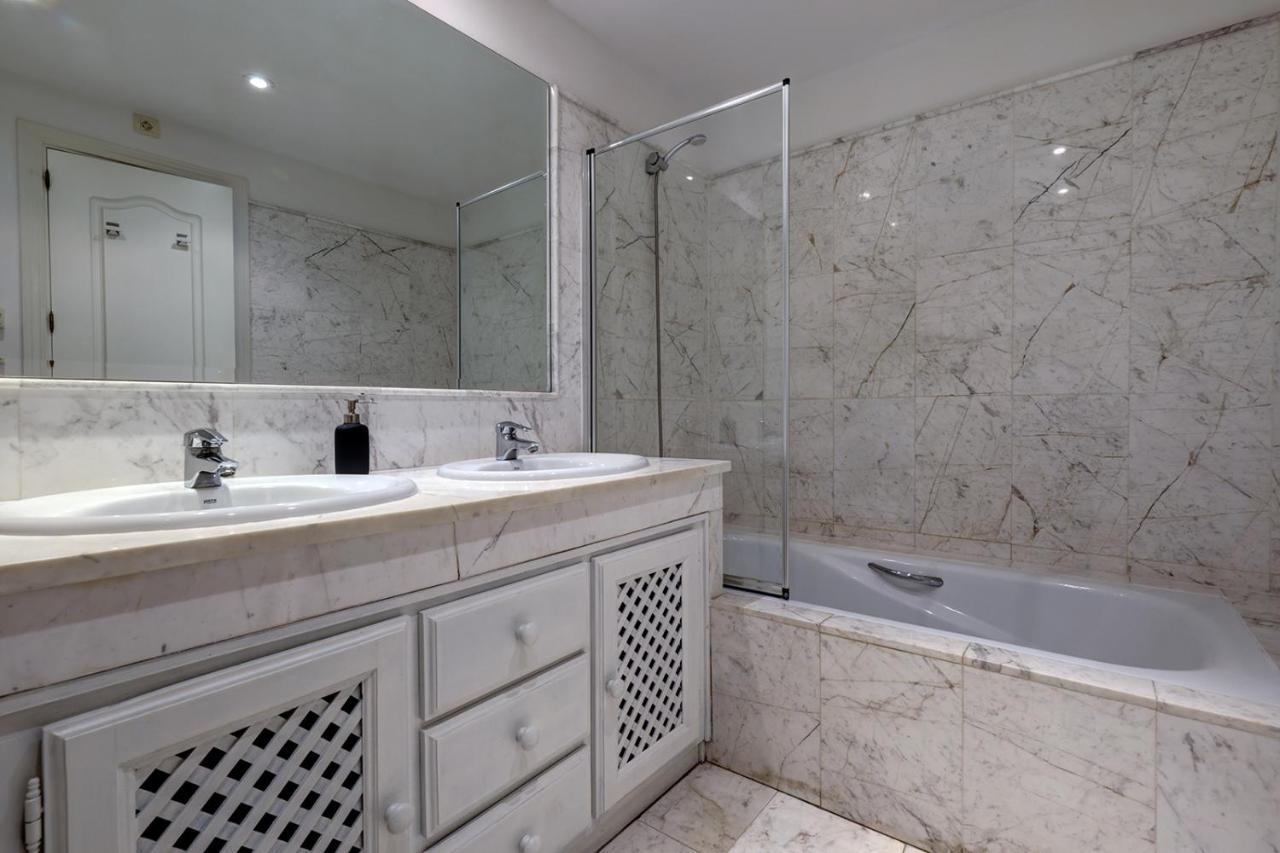 El Campanario - Pool View Apartment Estepona