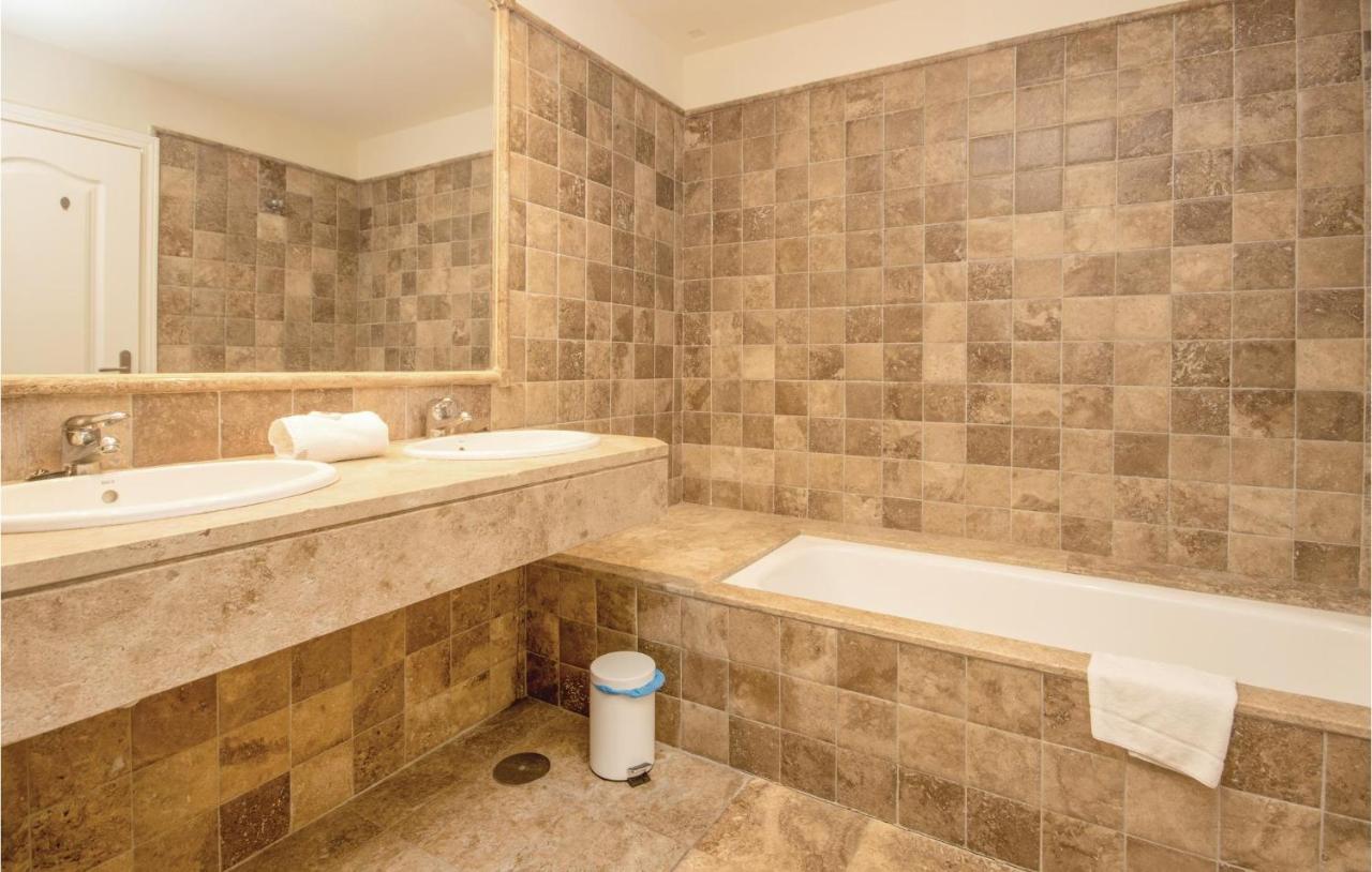 Nice Apartment In Benahavs With 2 Bedrooms, Wifi And Swimming Pool