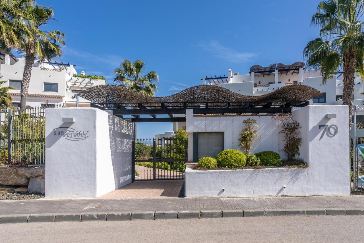 Luxe With Sea View Apartment