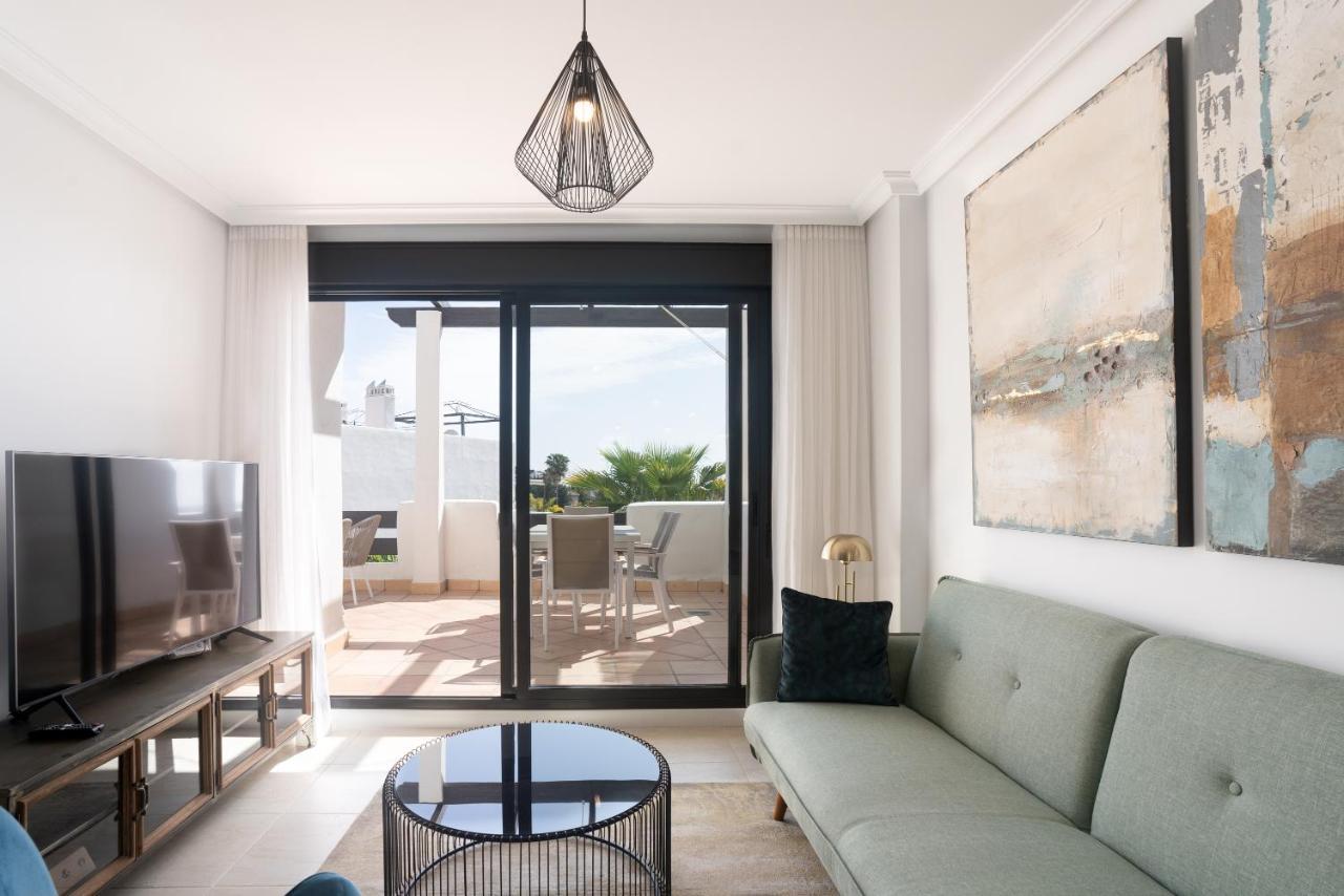 Luxe With Sea View Apartment *