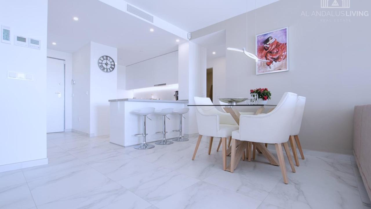 Contemporary 8 Min To Puerto Banus Estepona