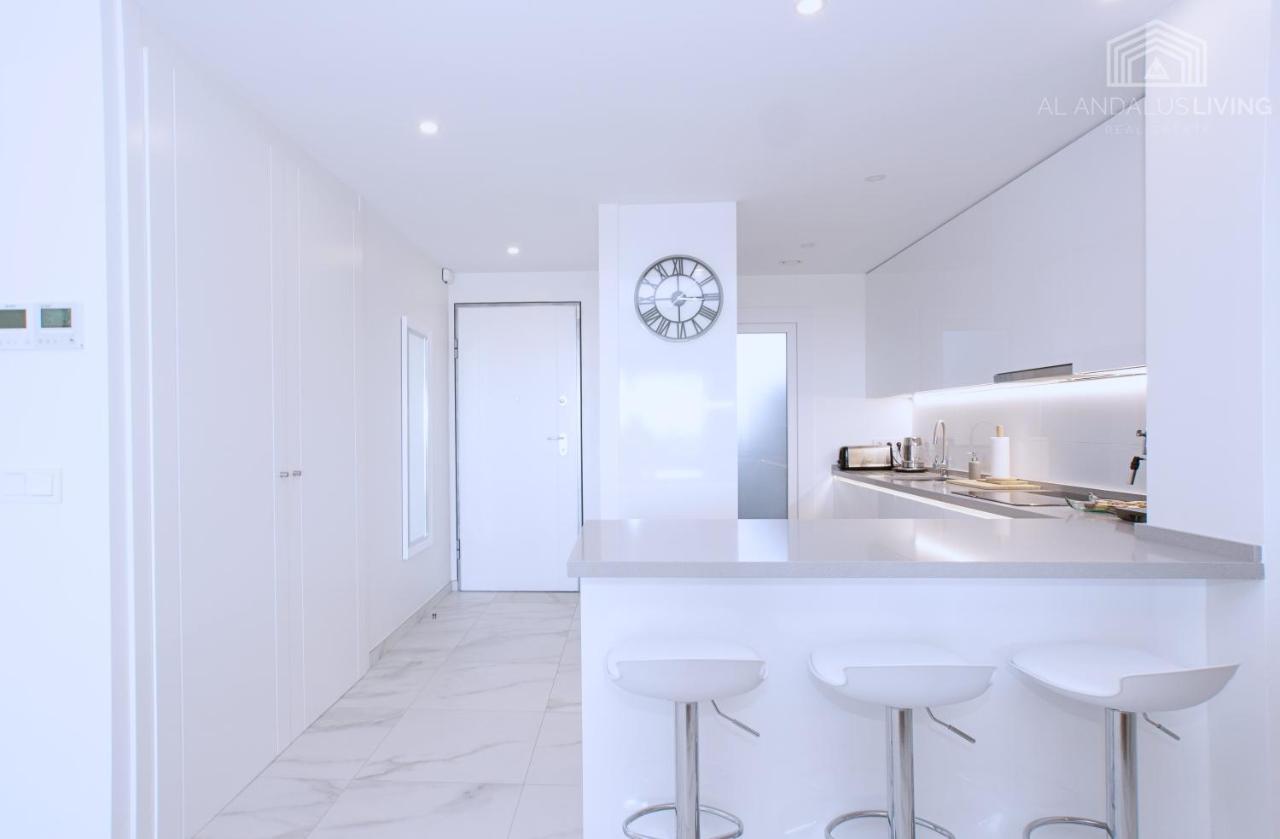 Contemporary 8 Min To Puerto Banus Estepona
