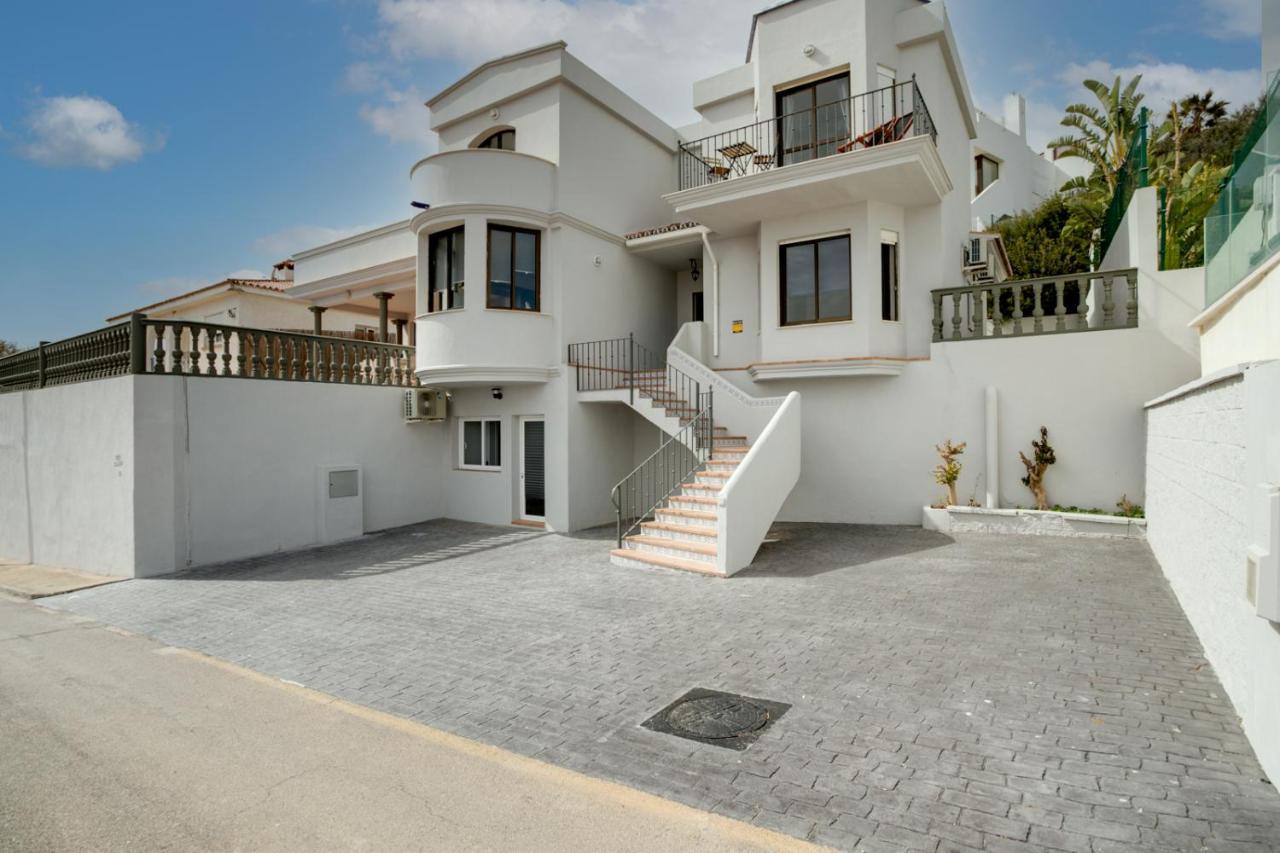 Rosario - Buenas Noches Villa Estepona