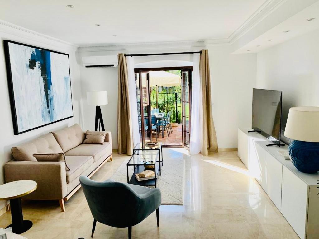 Exquisite New Townhouse/front Beach/2bedr/2,5bath Apartment *