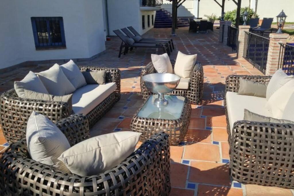Amazing To Rent At - Near Beaches *