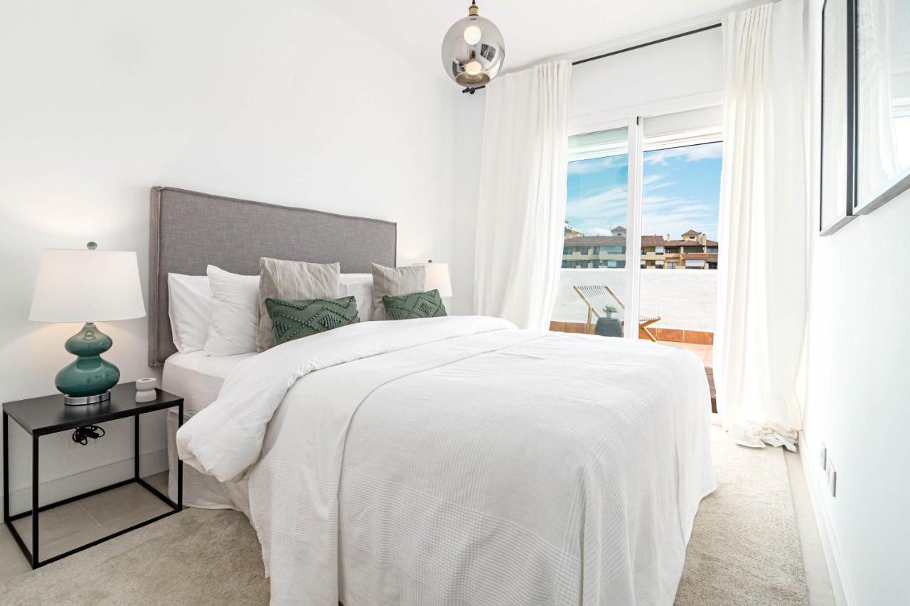 Appartement Penthouse With 250 Sqm Roof Terrace Near The Estepona