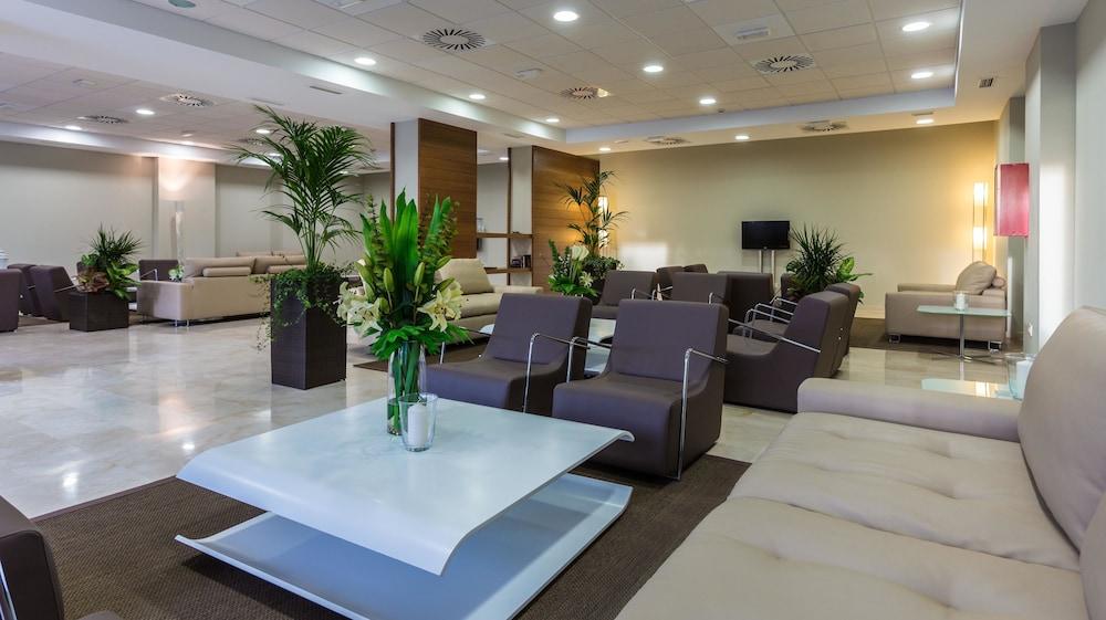 Ona Valle Golf & 4*